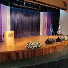 Stage Flowers in white