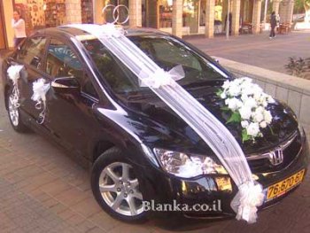 wedding car rings and flowers